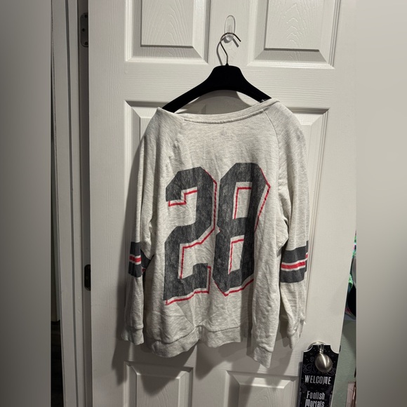 Disney Parks Minnie Mouse Crewneck Sweatshirt with #28 at the back - Size 1X - Picture 4 of 4